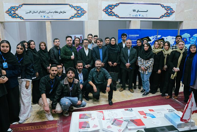 بازدید مدیرکل ارتباطات و فناوری اطلاعات استان البرز از غرفه سازمان نصر در نمایشگاه هفته پژوهش و فناوری